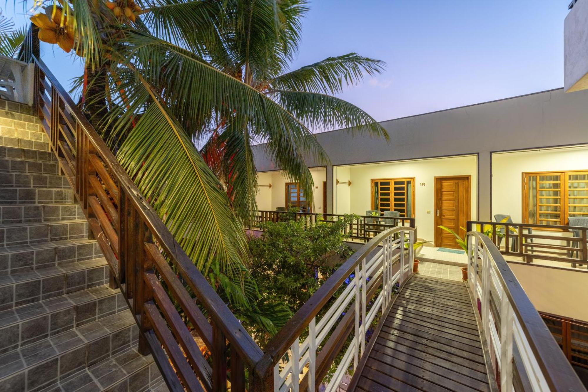 Kamadhoo Inn Buitenkant foto
